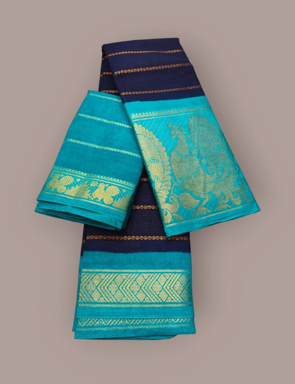 🌸 Elegant Sungudi Cotton Saree – Navy Blue with Sky Blue Borders 🌸